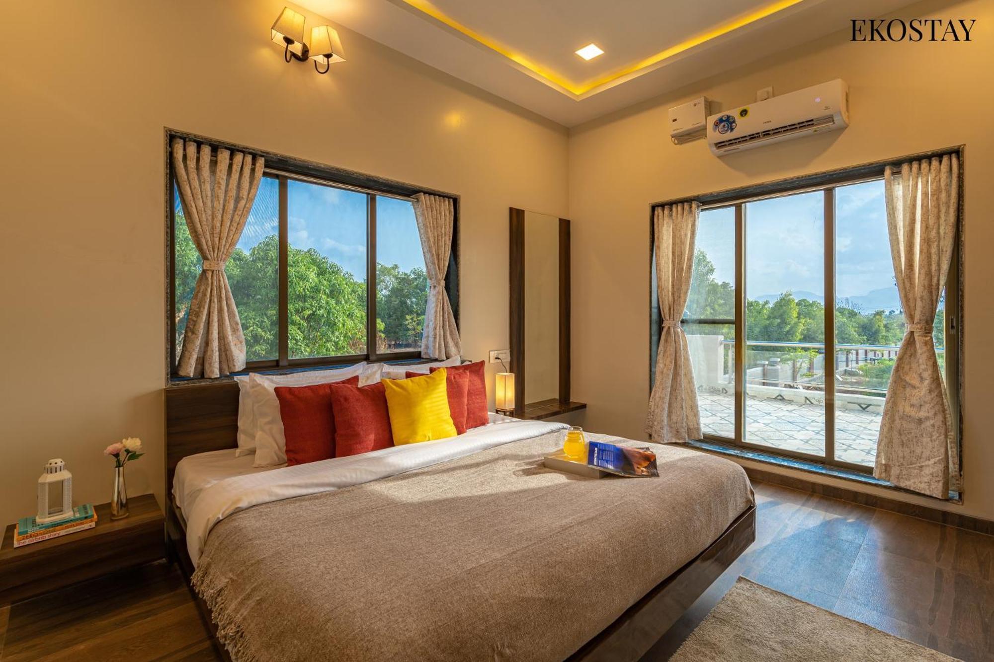 קארג'אט Ekostay Gold Palm Estate I Cricket Turf I Rain Dance I 2 Acre Property מראה חיצוני תמונה