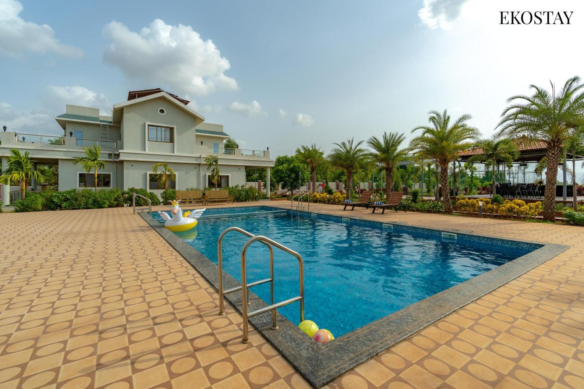 קארג'אט Ekostay Gold Palm Estate I Cricket Turf I Rain Dance I 2 Acre Property מראה חיצוני תמונה