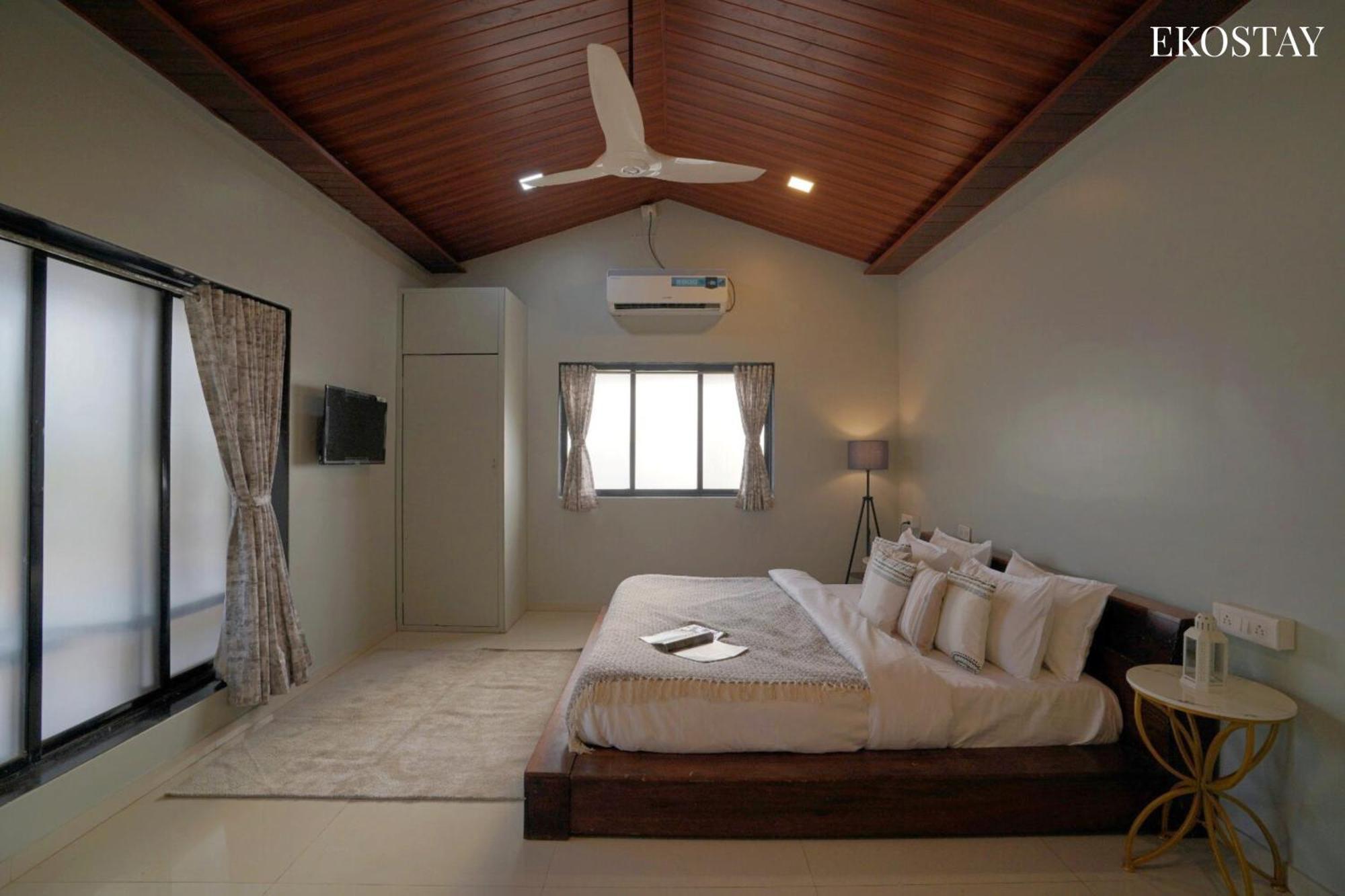 קארג'אט Ekostay Gold Palm Estate I Cricket Turf I Rain Dance I 2 Acre Property מראה חיצוני תמונה