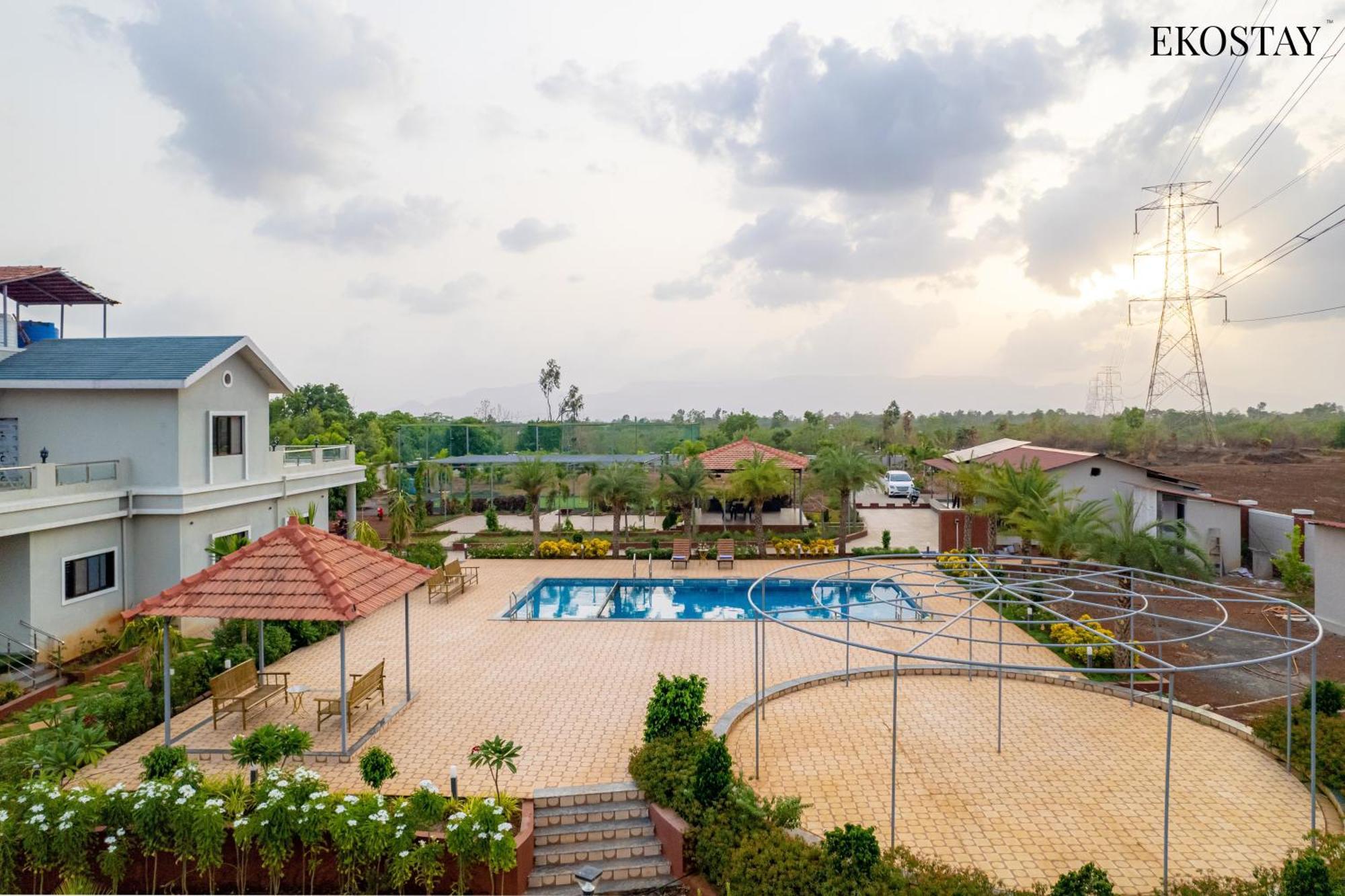 קארג'אט Ekostay Gold Palm Estate I Cricket Turf I Rain Dance I 2 Acre Property מראה חיצוני תמונה
