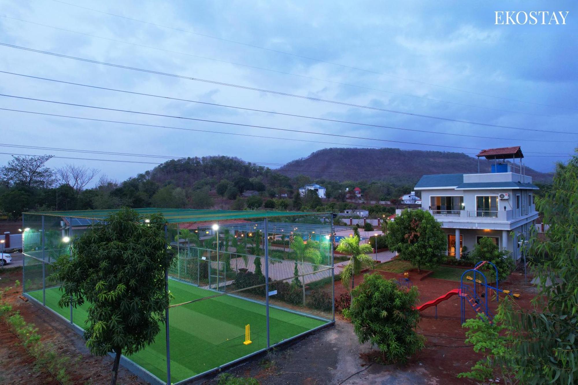 קארג'אט Ekostay Gold Palm Estate I Cricket Turf I Rain Dance I 2 Acre Property מראה חיצוני תמונה